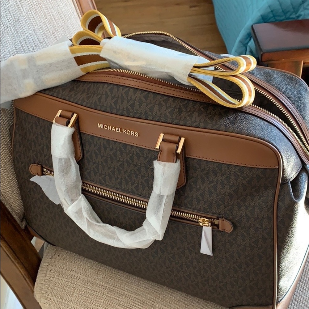 Michael Kors Brown Weekender - Picture 7 of 8